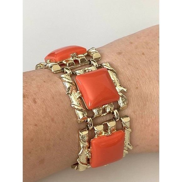 Coro Vintage Bracelet Coral Acrylic Inserts Gold Tone Linked 7” Signed - Picture 5 of 10